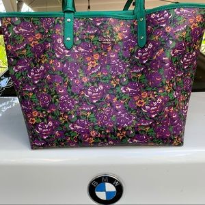 Coach🐎 Reversible City Tote